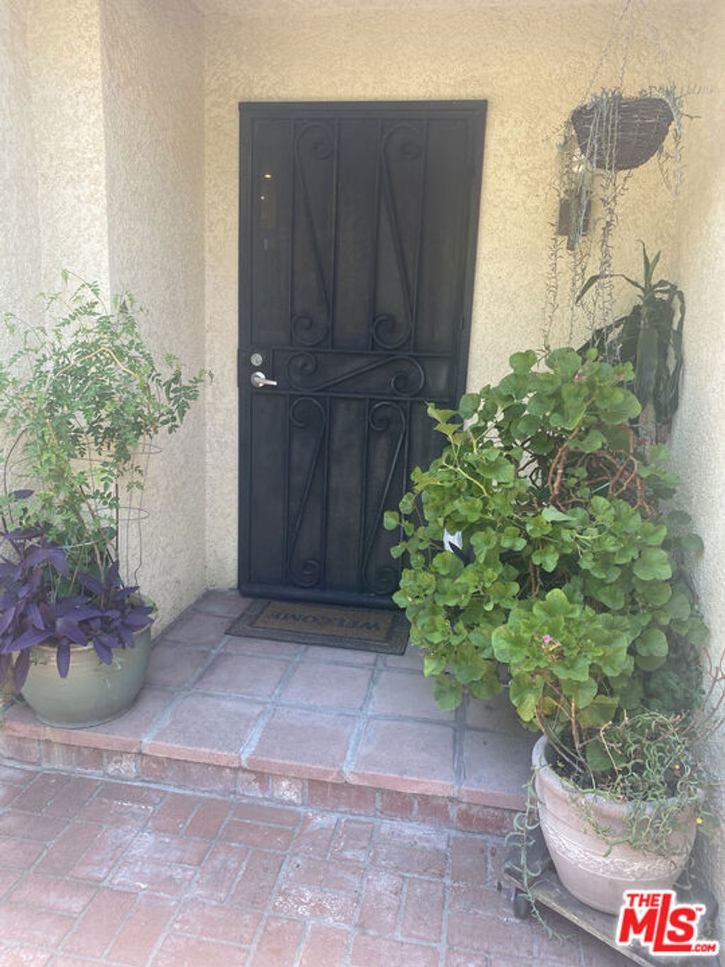Photo of 18417 Collins Street #A, Tarzana, CA 91356 (MLS # 26640735)