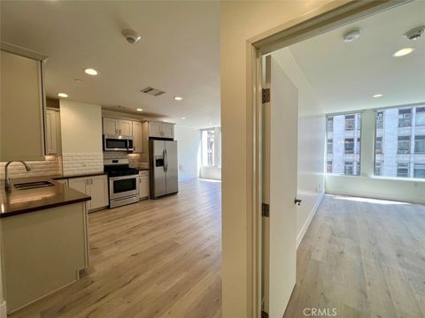 Photo of 314 6th St #506, Los Angeles, CA 90014 (MLS # SR25221553)