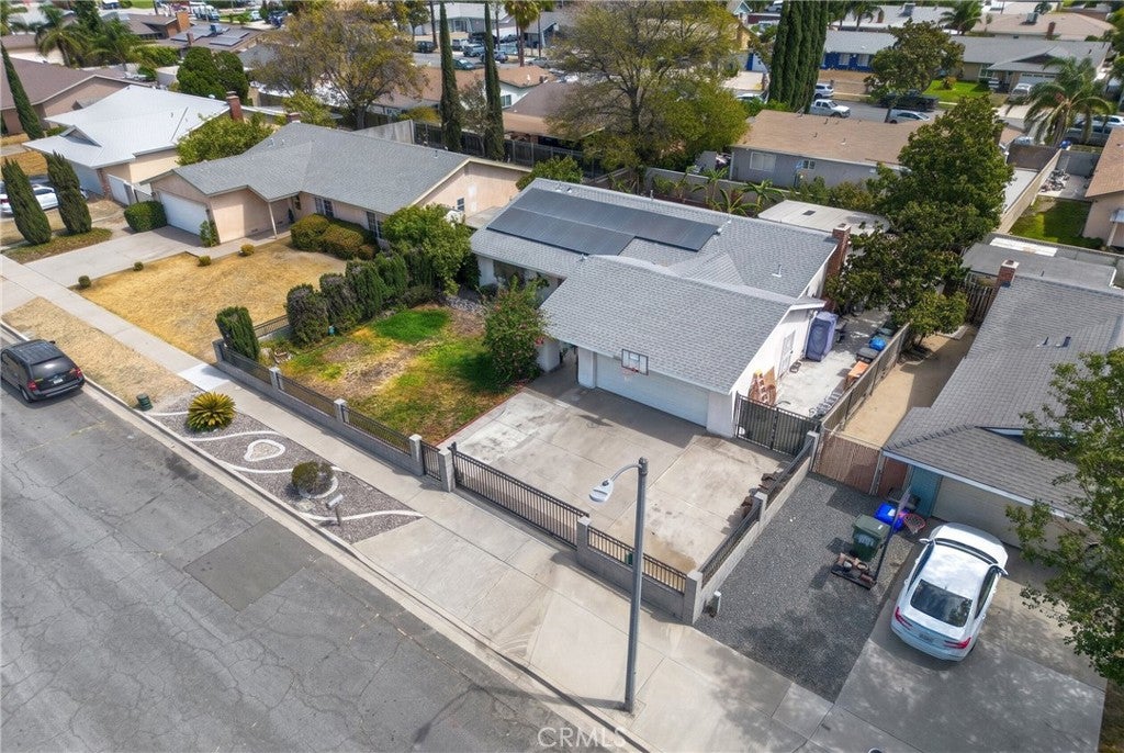 9087 Rosecrest