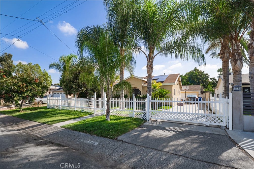 6238 Longridge Avenue