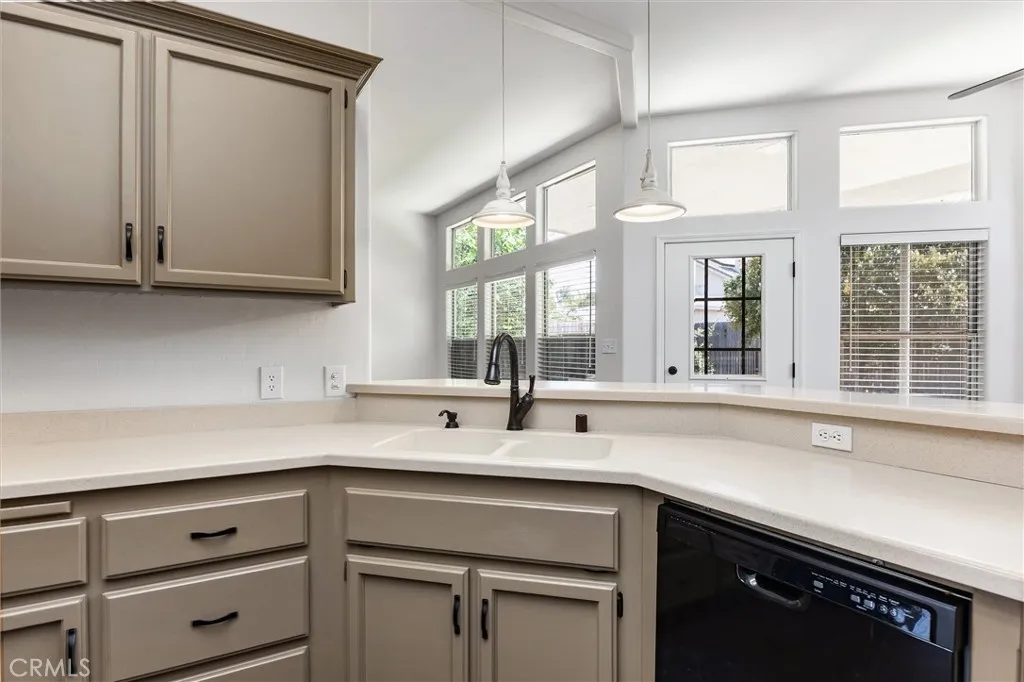 Bakersfield, California 93312, United States, 4 Bedrooms Bedrooms, ,2 BathroomsBathrooms,Residential,Active,212066