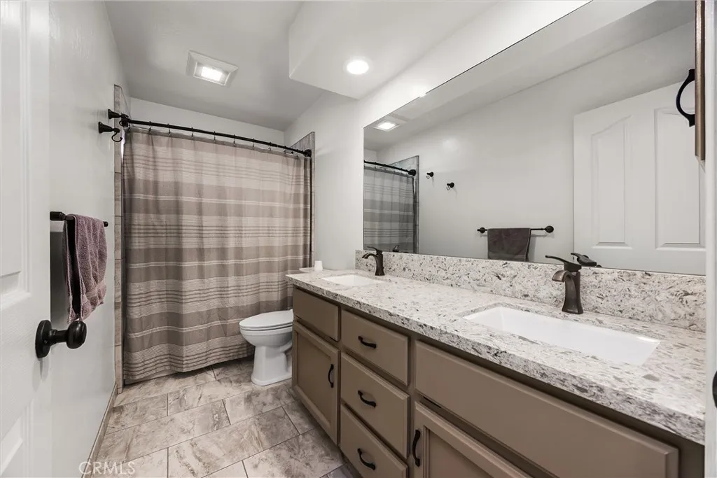 Bakersfield, California 93312, United States, 4 Bedrooms Bedrooms, ,2 BathroomsBathrooms,Residential,Active,212066