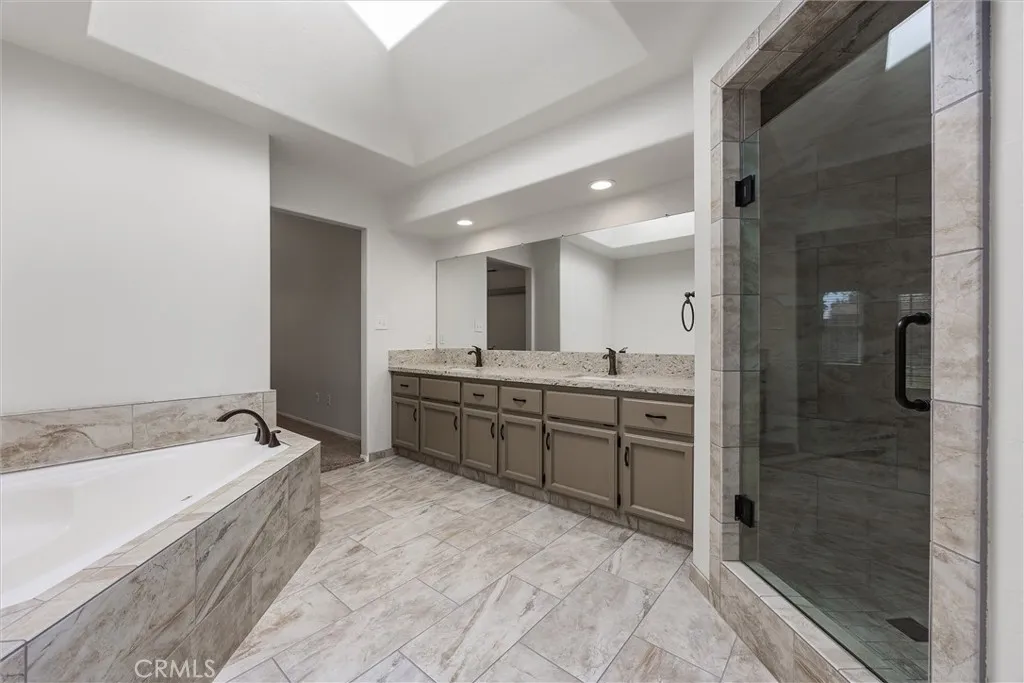 Bakersfield, California 93312, United States, 4 Bedrooms Bedrooms, ,2 BathroomsBathrooms,Residential,Active,212066