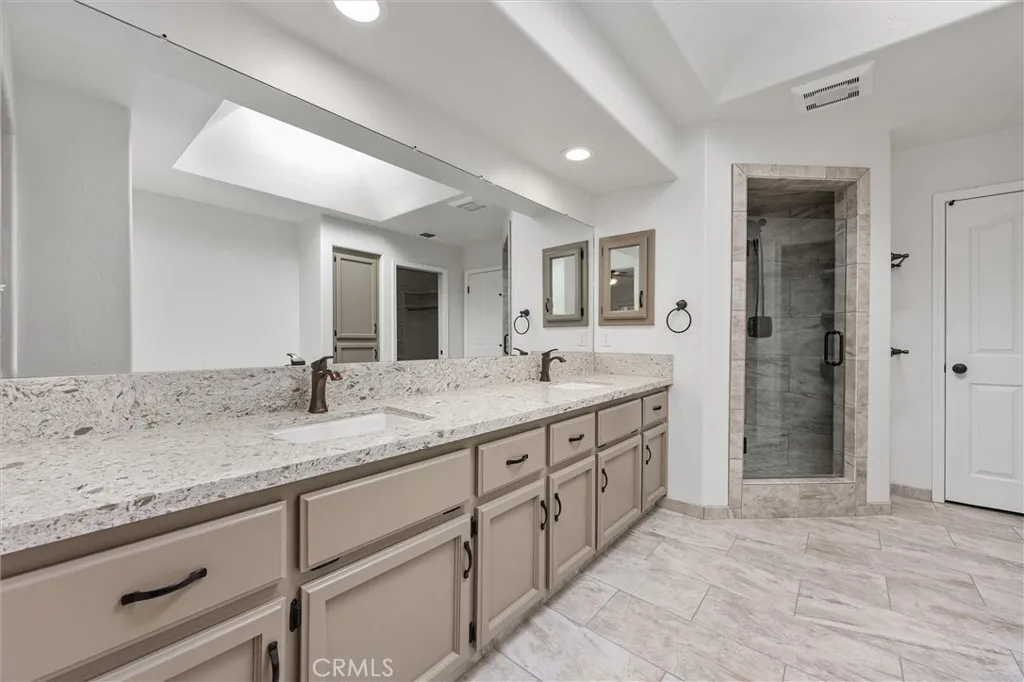 Bakersfield, California 93312, United States, 4 Bedrooms Bedrooms, ,2 BathroomsBathrooms,Residential,Active,212066