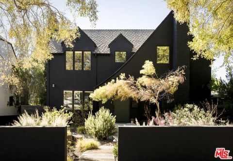 Photo of 3631 Wasatch Avenue, Los Angeles, CA 90066 (MLS # 25610585) Photo of 3631 Wasatch Avenue, Los Angeles, CA 90066 (MLS # 25610585)