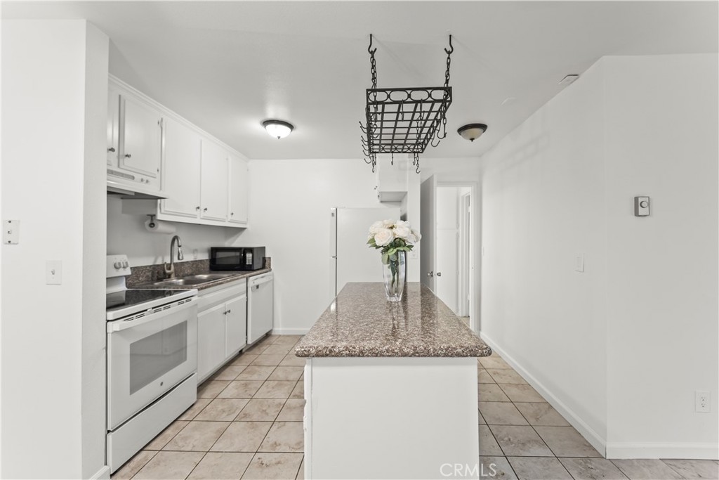 601 S Prospect 103
