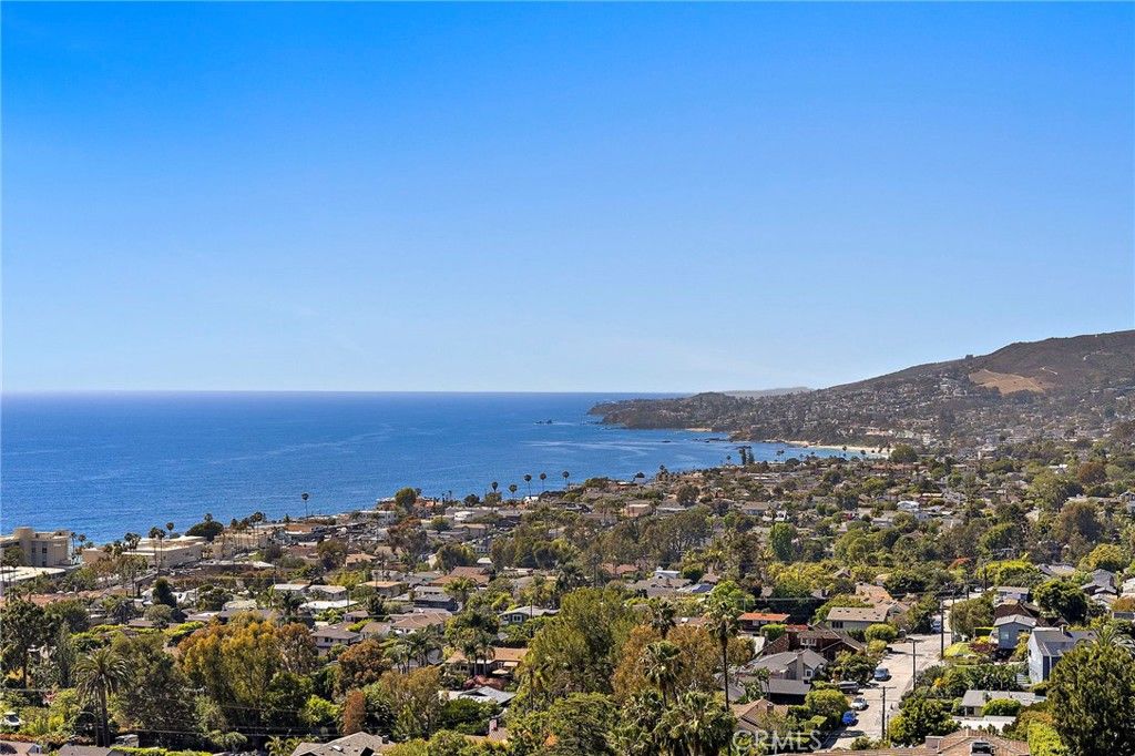 Photo of 2147 Crestview Dr, Laguna Beach, CA 92651 (MLS # LG26095065)
