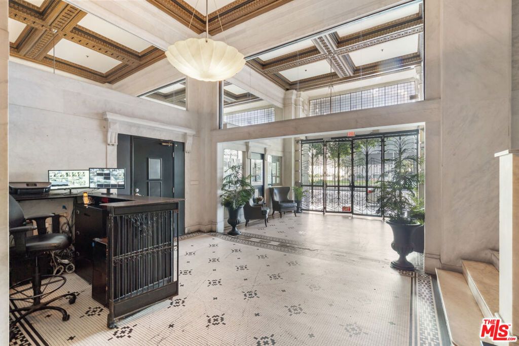 Photo of 108 W 2nd Street #711, Los Angeles, CA 90012 (MLS # 26655967)