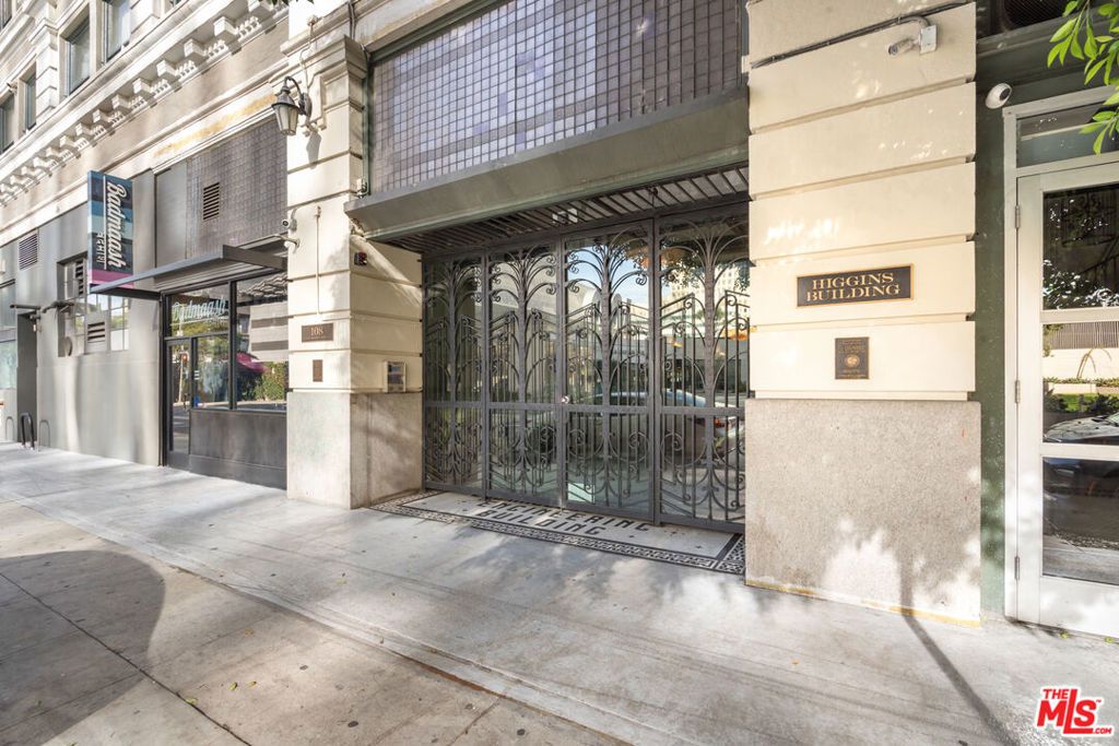 Photo of 108 W 2nd Street #711, Los Angeles, CA 90012 (MLS # 26655967)