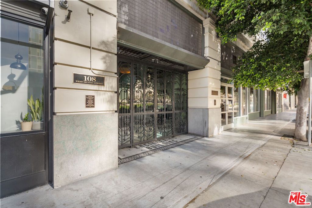 Photo of 108 W 2nd Street #711, Los Angeles, CA 90012 (MLS # 26655967)