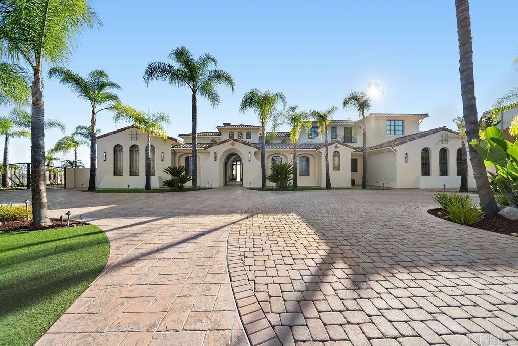 2424 Cerro Sereno