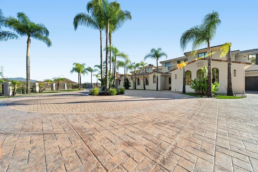 2424 Cerro Sereno