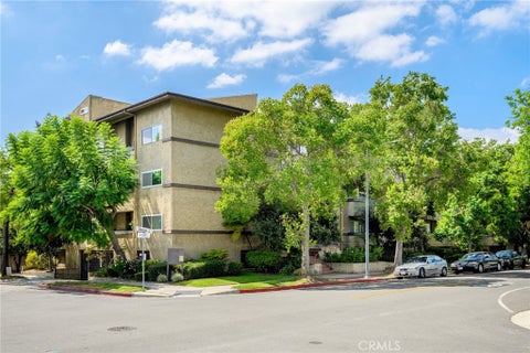 Photo of 320 E Stocker ST #107, Glendale, CA 91207 (MLS # GD26208999)