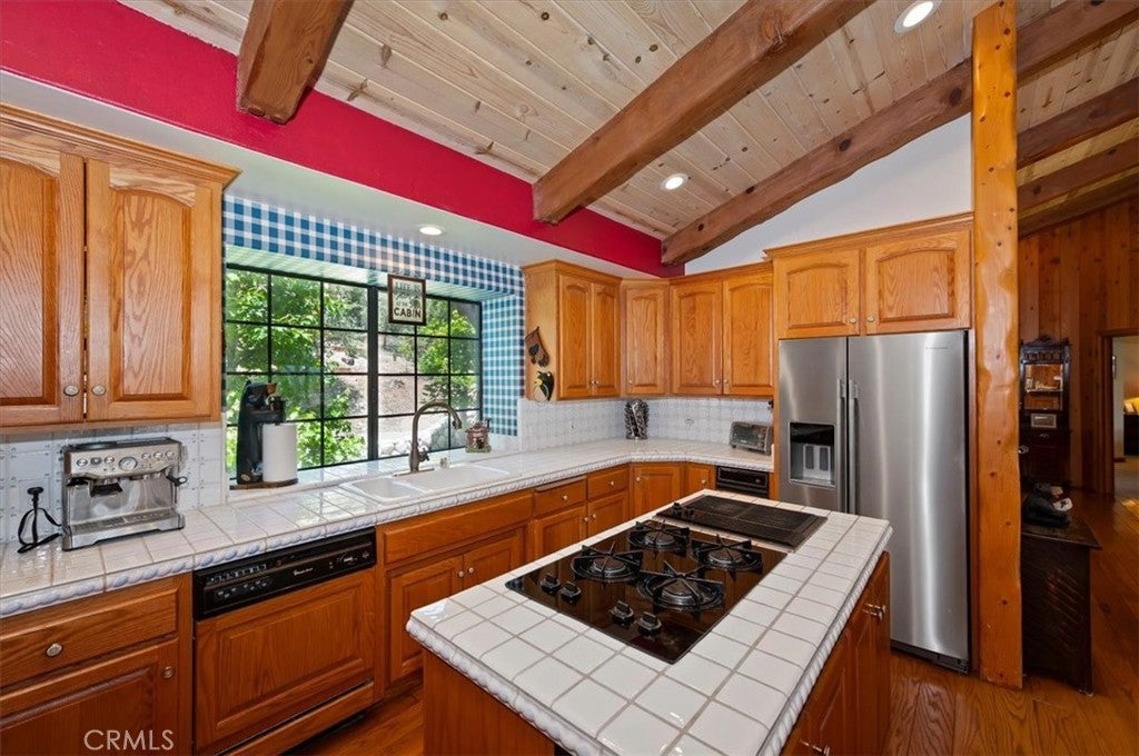 27487 Matterhorn Dr, Lake Arrowhead, CA, 92352, USA, 5 Bedrooms Bedrooms, ,5 BathroomsBathrooms,Residential,Active,27487 Matterhorn Dr,IG26112741