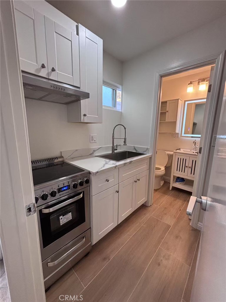 Independent access from main building, with a private entrance, located in the University Park community, this newly renovated and fully furnished 2-bedroom, 1-bathroom unit and is ready for immediate move-in. Conveniently situated right by the 405 freeway, it's just a 5-minute drive to UCI and within walking distance to University Park Plaza.