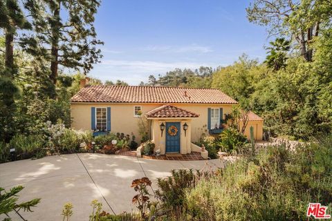 Photo of 1100 Pine Oak Lane, Pasadena, CA 91105 (MLS # 26829695)