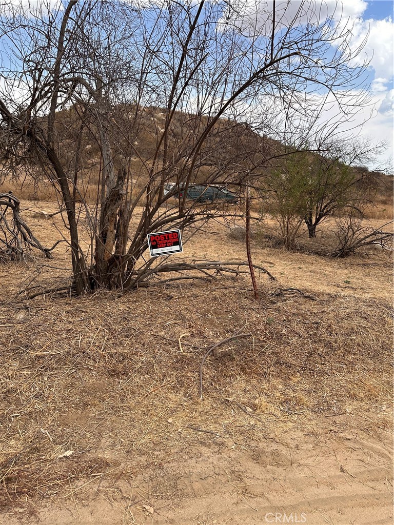 Stunning 4.36-Acre Lot in Menifee – Ready to Build with Active 1”Water Meter!
Don’t miss this rare opportunity to own a beautiful 4.36-acre parcel in the rapidly growing city of Menifee! Perfectly located just off Scott Road with easy access to both the 215 and 15 freeways, this property offers the ideal blend of privacy, convenience, and development potential.
The lot features a large elevated pad perfect for building your dream home with panoramic views, plus a spacious flat area offering even more space for additional structures, agriculture, or an additional dwelling. With an active water meter already in place, much of the groundwork has been done — just bring your vision.
Whether you’re looking to build a custom estate, establish a small ranch, or invest in land with strong future potential, this property checks all the boxes.