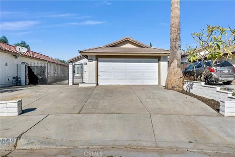 Photo of 2092 2093 Greenbriar St, Colton, CA 92324 (MLS # CV26025359)
