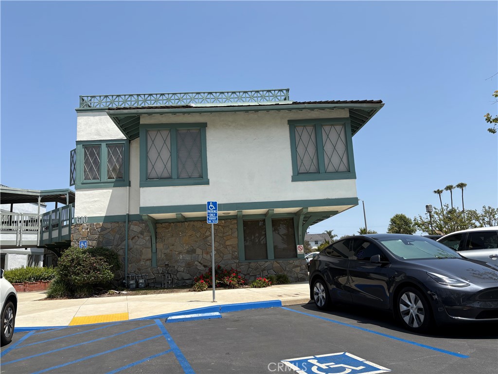 610 Pacific Coast Highway 205