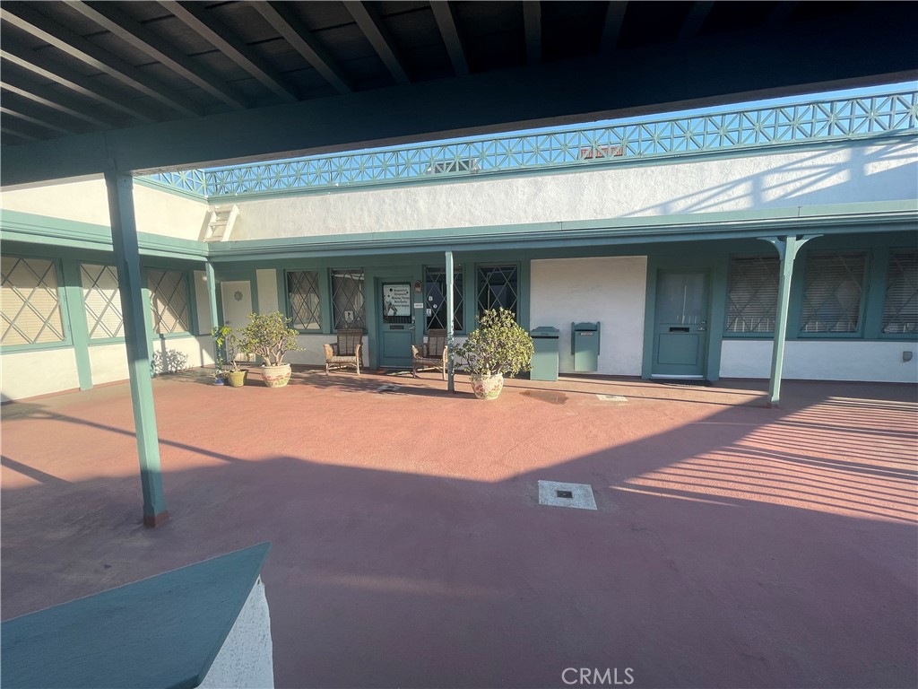 610 Pacific Coast Highway 205