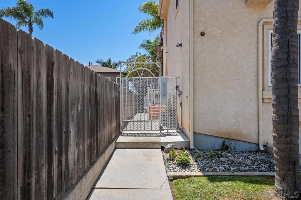 919 Agate Street 5