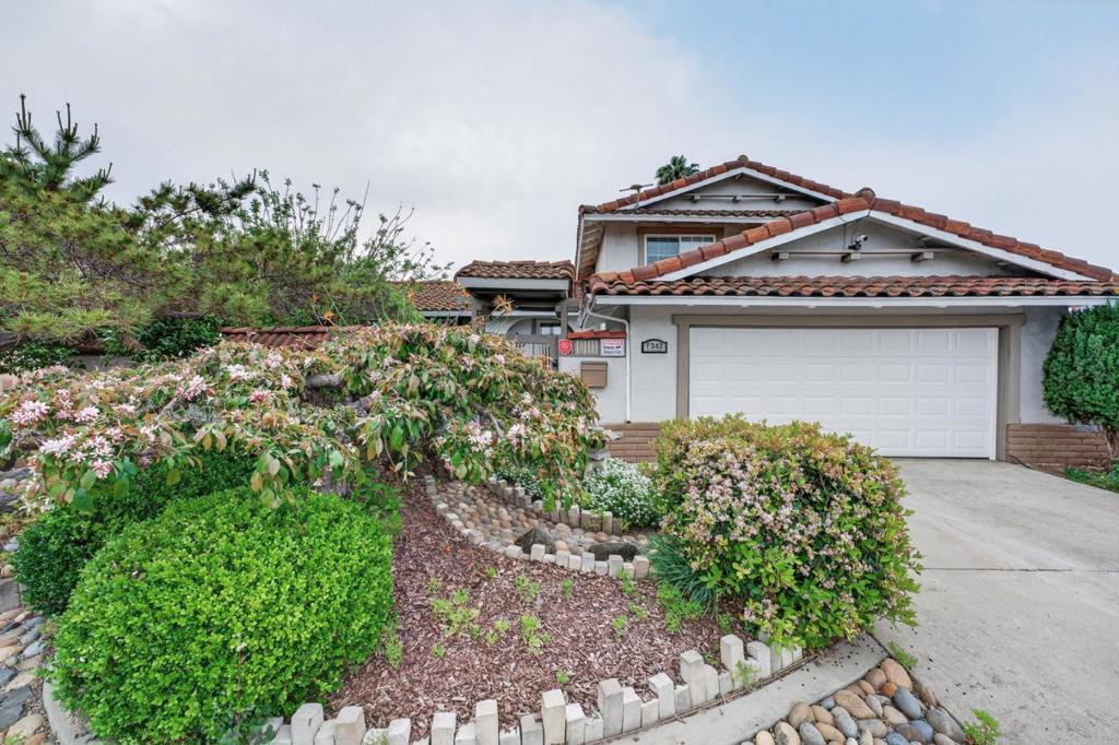 5342 Avenida Almendros