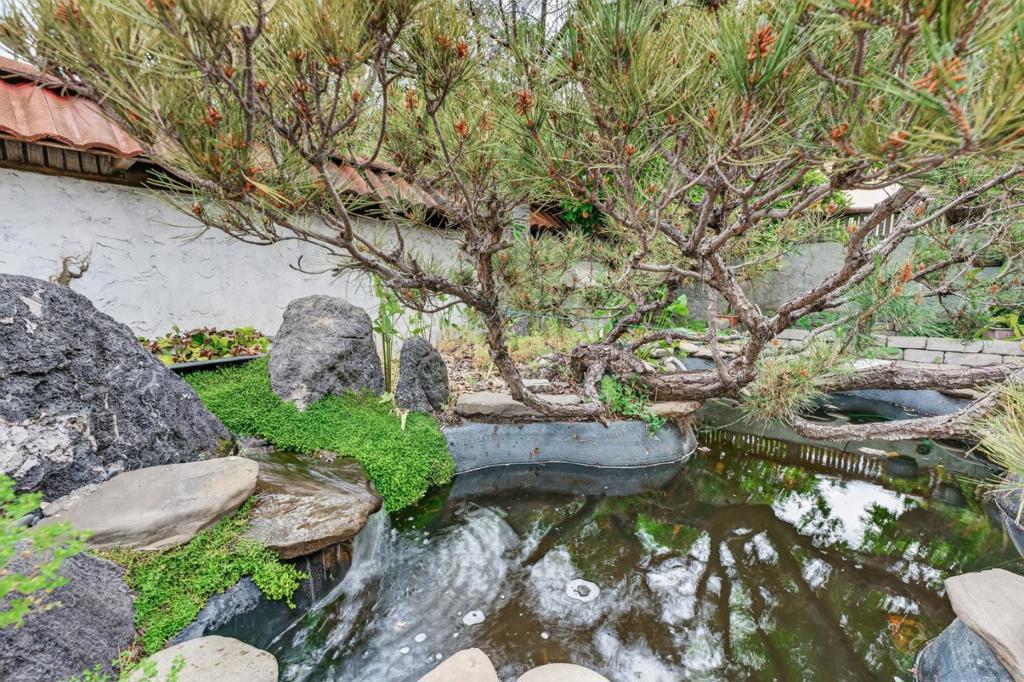 5342 Avenida Almendros