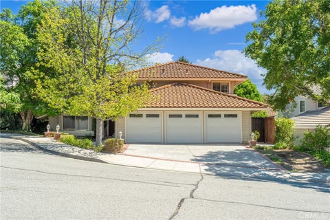 Photo of 914 Sterling Oaks Court, Oak Park, CA 91377 (MLS # SR26191485)