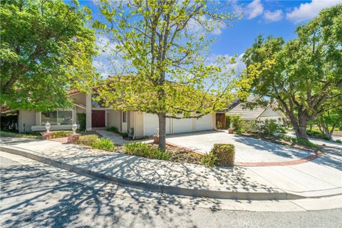 Tiny photo for 914 Sterling Oaks Court, Oak Park, CA 91377 (MLS # SR26191485)