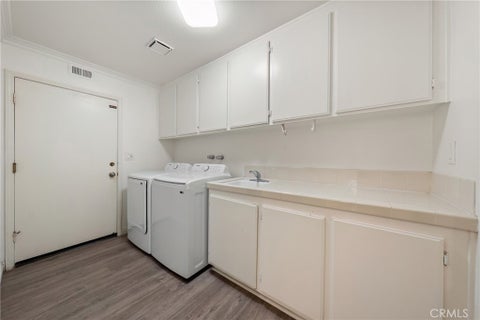 Tiny photo for 914 Sterling Oaks Court, Oak Park, CA 91377 (MLS # SR26191485)