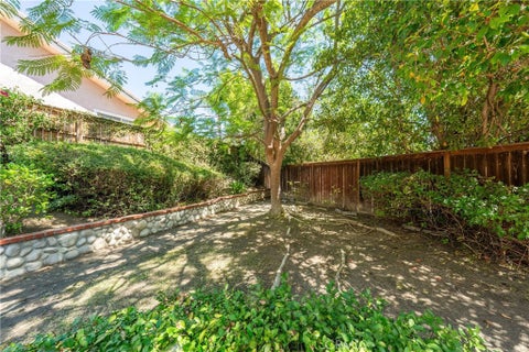 Tiny photo for 914 Sterling Oaks Court, Oak Park, CA 91377 (MLS # SR26191485)