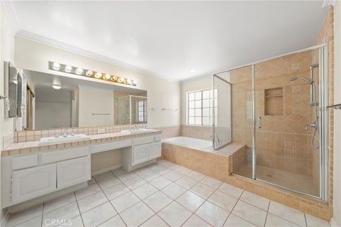 Tiny photo for 914 Sterling Oaks Court, Oak Park, CA 91377 (MLS # SR26191485)