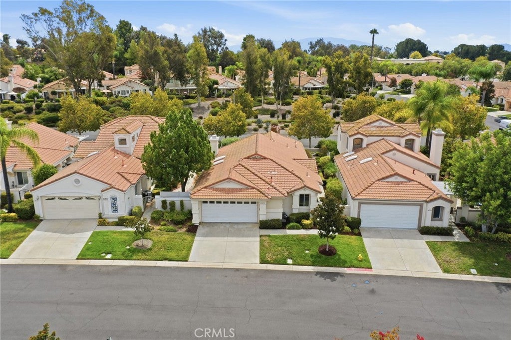 40492 Via Amapola