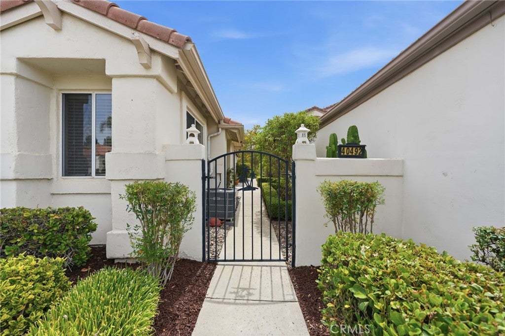 40492 Via Amapola