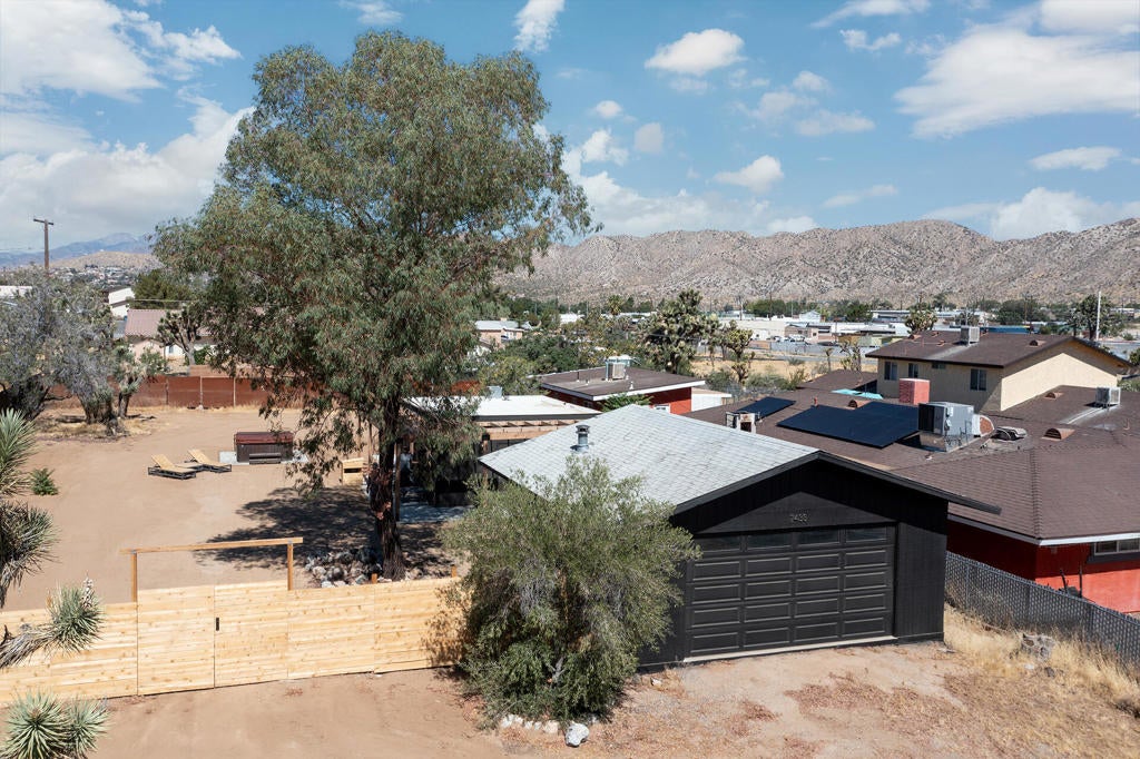 7438 Deer Trail