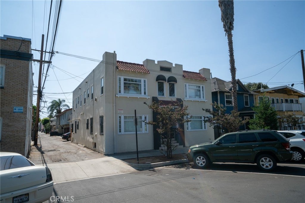 328 W 8th Street