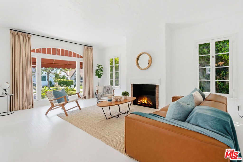 Photo of 10337 Keswick Avenue, Los Angeles, CA 90064 (MLS # 26690659)