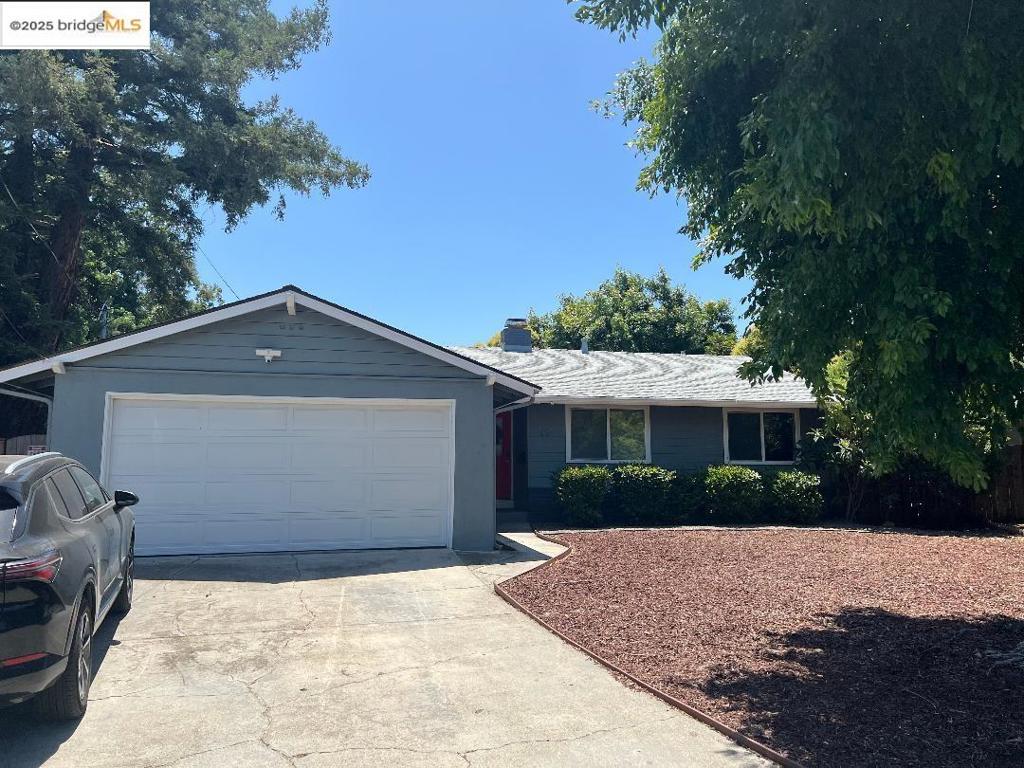 This Charming and spacious, well maintained, single-story home is 1247 sqft has 3 bedrooms and 2.0 bathrooms. Open floor plan which allows for easy indoor/outdoor living and entertaining. Kitchen has been recently been updated with stunning counter tops, backsplash, new light fixtures, new appliances, updated bathroom, and new flooring throughout the house. This home is ideally located near schools and shopping, public transportation and parks. Apply with RentSpree https://apply.link/dE-yCV4