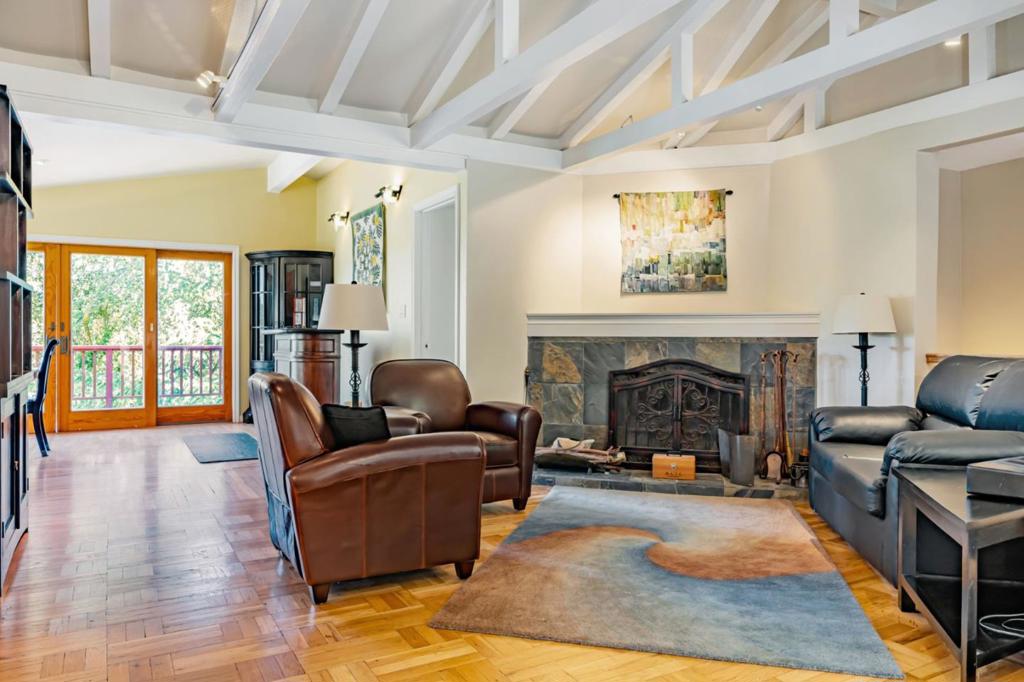 514 Live Oak Lane