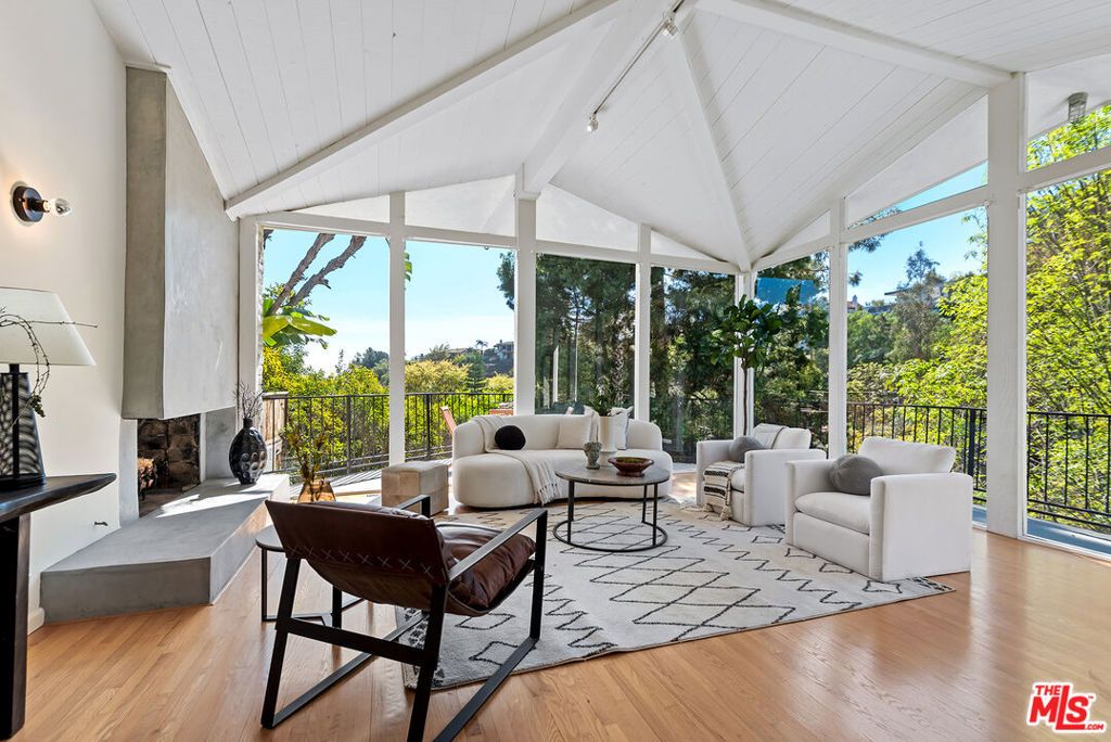 Photo of 7229 Senalda Road, Los Angeles, CA 90068 (MLS # 25539209)