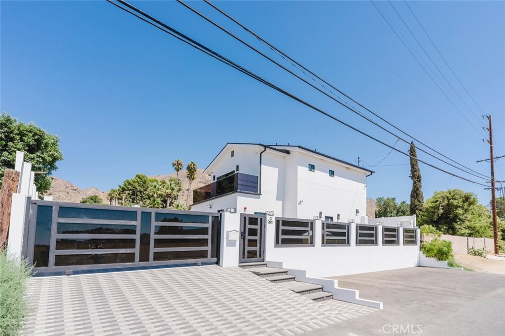 Experience elevated living in this stunningly reimagined 3-bedroom, 2.5-bath modern home, perfectly situated in the desirable foothills of Sylmar. Spanning 1,200 sq ft across two beautifully designed levels, this private residence offers style, sophistication, and turn-key convenience at every turn.
Freshly renovated from top to bottom, this home boasts a clean, contemporary aesthetic with open-concept living spaces, designer finishes, and curated comforts. The gourmet kitchen is fully outfitted with stainless steel appliances, including a gas oven, refrigerator, dishwasher, and modern cabinetry, perfect for both casual dining and entertaining.
Upstairs, enjoy three spacious bedrooms, including a serene primary suite, all thoughtfully separated from the main living area for added privacy. All bathrooms feature updated fixtures and modern tilework, elevating the everyday.
Lease includes high-end extras such as in-home washer and dryer, two large flat-screen TVs, and two dedicated parking spaces. With no detail overlooked, this home is ideal for professionals, creatives, or small families seeking a stylish and low-maintenance retreat in one of the Valley's most accessible neighborhoods.
Just minutes from parks, hiking trails, shops, top-rated charter schools, and freeway access, this luxury lease offers the perfect blend of comfort, location, and lifestyle.