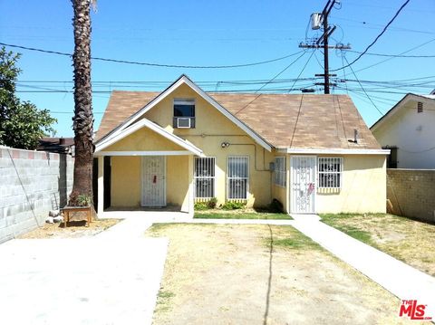 Photo of 2631 2631 1/2 W 17th Street, Los Angeles, CA 90019 (MLS # 26644443)