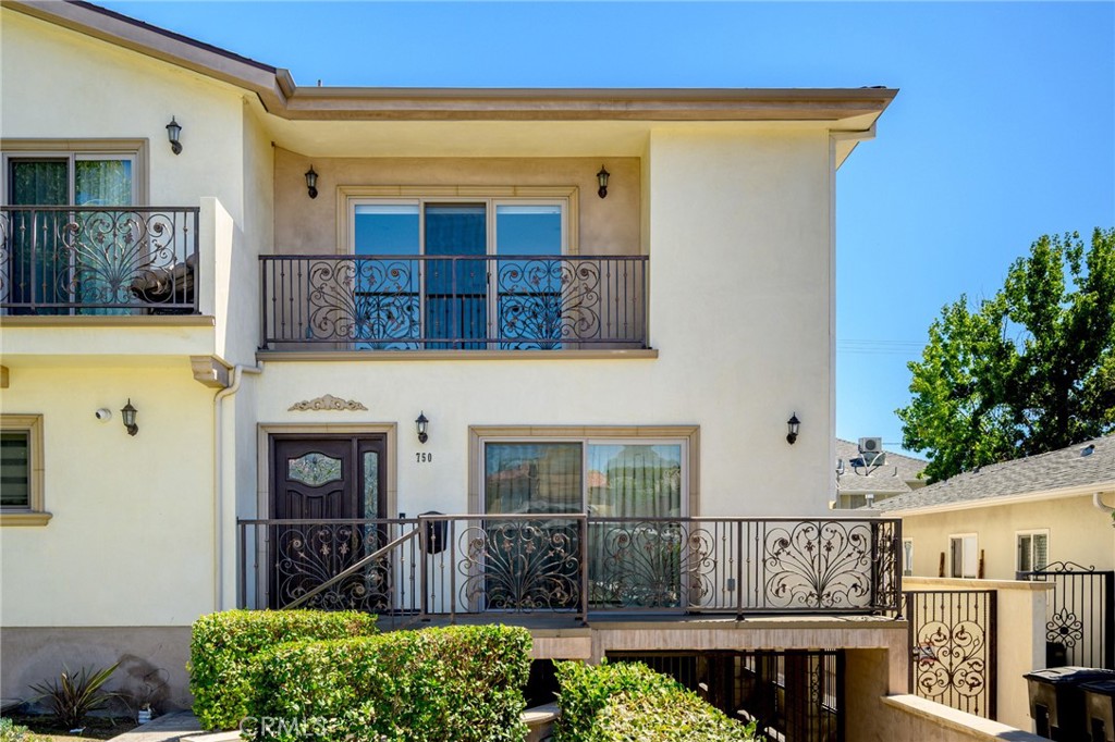 Luxury Townhouse * 2014 Built * 3 Bedrooms / 2.5 Bathrooms * 1,810sqft * Hardwood Floors * Recessed Lighting * Open Floor Plan * Large Living Room With Fireplace * Dining Room * Laundry Area * Central A/C & Heat * Balcony * 2 Car Spaces * No Pets * Tenant Pays All Utilities