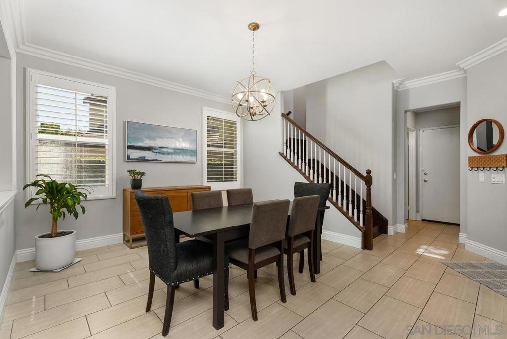 6 Reston Way