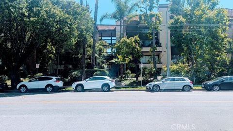 Photo of 13214 Moorpark Street #108, Sherman Oaks, CA 91423 (MLS # SR26093121)