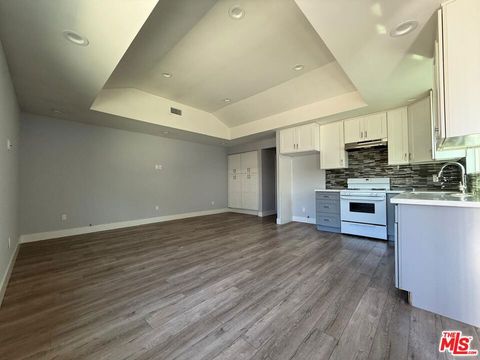 Photo of 8168 Whitsett Avenue, North Hollywood, CA 91605 (MLS # 26670071)