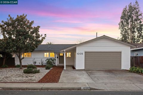 Photo of 1005 Claremont Dr Dr, Concord, CA 94518 (MLS # 41121285)