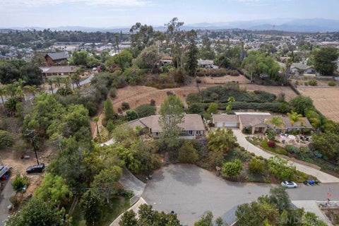 Photo of 613 Carnation Ln LN, Fallbrook, CA 92028 (MLS # 260019498SD)