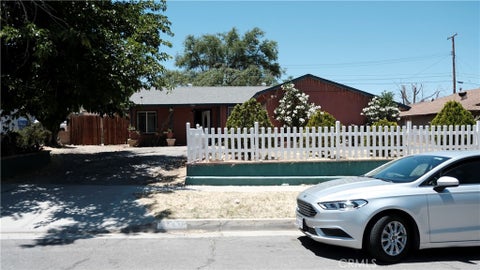 Photo of 37431 Larkin Avenue, Palmdale, CA 93550 (MLS # SR26127726)