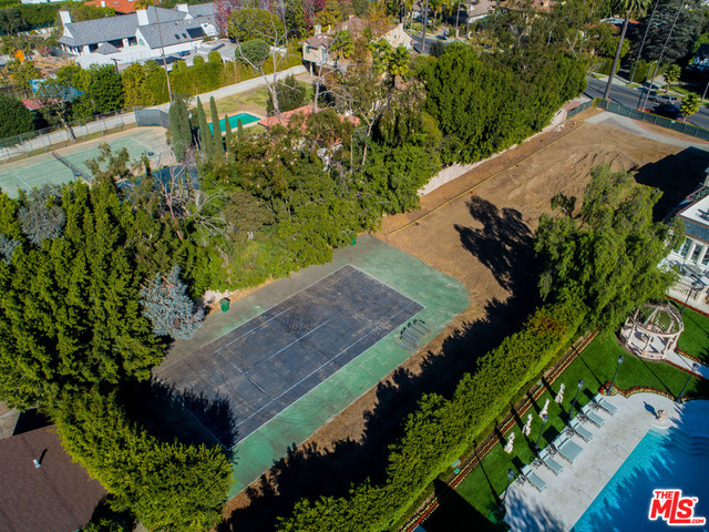 Plans and permits ready.The last available large vacant land in the Flats of Beverly Hills. Located seconds away from Rodeo Dr and The Beverly Hills Hotel , this extraordinary 32,000 sq ft lot offers the opportunity to build a landmark luxury mansion surrounded by the magnificent beauty of Beverly Hills .Unique opportunity to own one of the most prestigious addresses in the World.